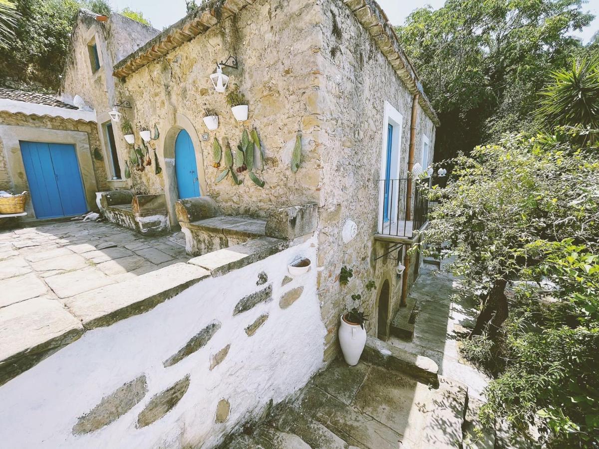 La Casa Del Nespolo Bed & Breakfast Capo d'Orlando Luaran gambar