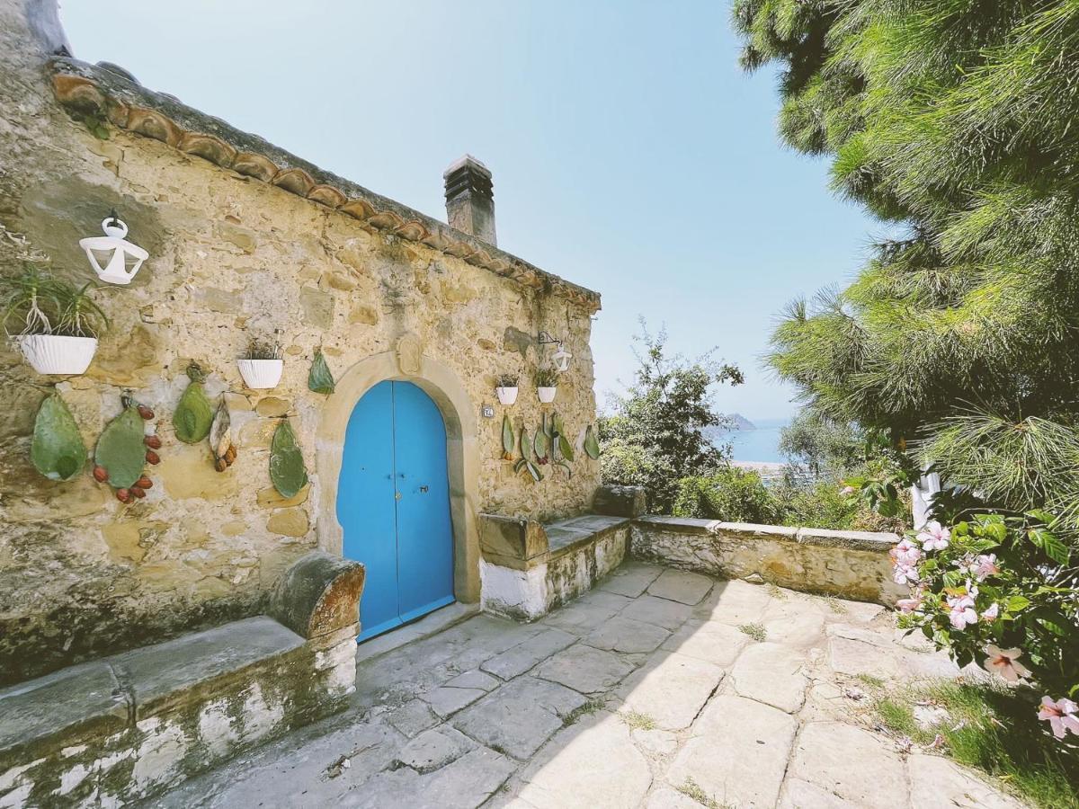 La Casa Del Nespolo Bed & Breakfast Capo d'Orlando Luaran gambar