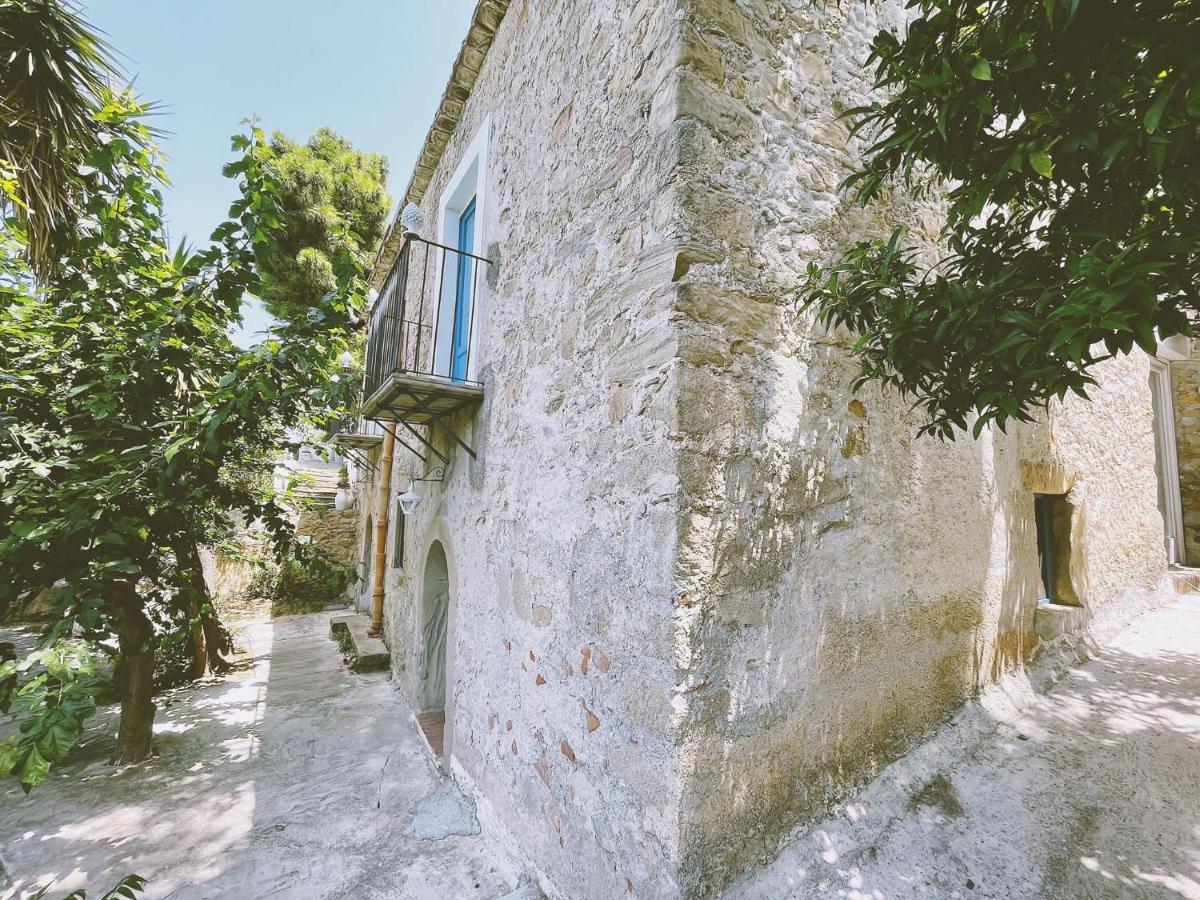 La Casa Del Nespolo Bed & Breakfast Capo d'Orlando Luaran gambar